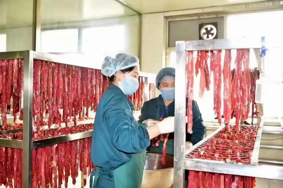 古法匠心，现代工艺 探秘牛肉干工厂从手工切割到科学腌制的完美融合